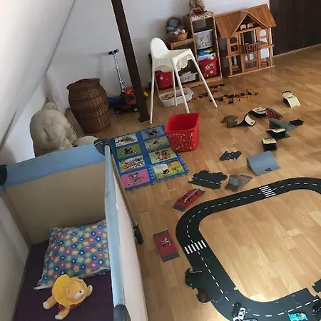 Roubenka U Hlavni Silnice *